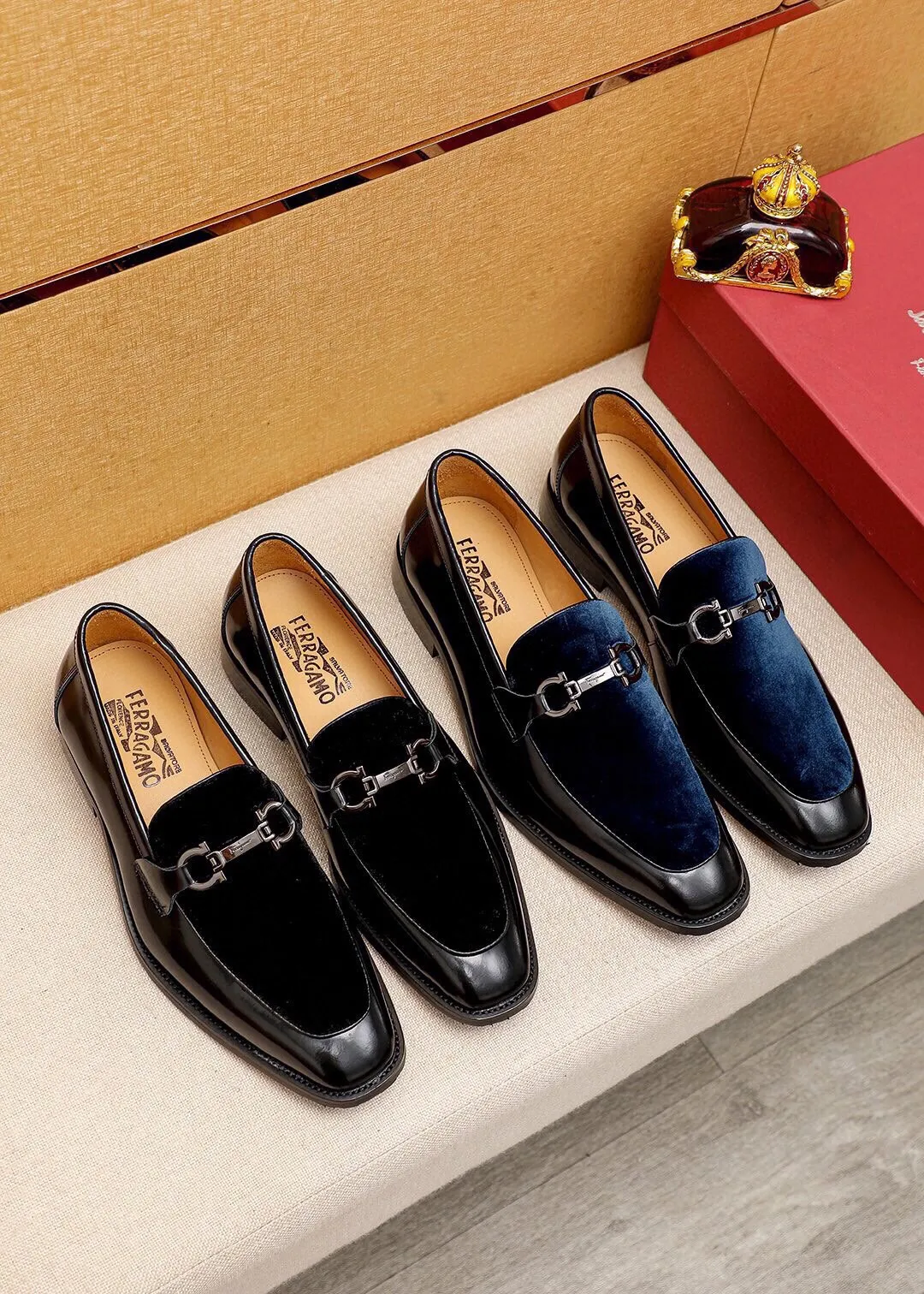 Men's shoes 💰460 💐 Product trademark: Ferragamo "Ferragamo" casual leather shoes Regular size: 38-44 (45.46.47🉑️Customized) Product materials: Selected imported top-layer high mercerized calfskin upper + luxury hardware buckle, imported water-dyed cow leather lining. Strong three-dimensional visual effect, rubber outsole Color: 2⃣️colors available
